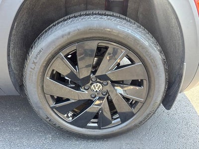 2024 Volkswagen Atlas Cross Sport 2.0T SE w/Technology