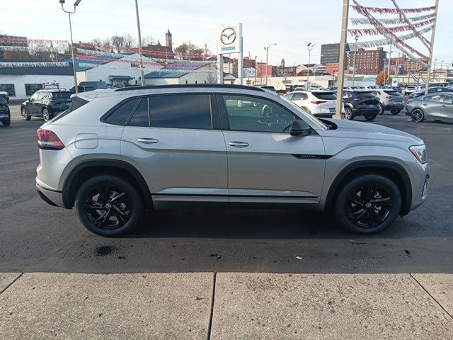 2026 Volkswagen Atlas Cross Sport 2.0T SEL R-Line Black