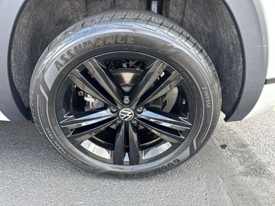 2023 Volkswagen Atlas Cross Sport 3.6L V6 SEL R-Line