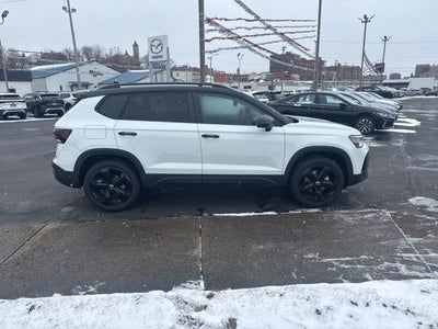2026 Volkswagen Taos 1.5T SE Black